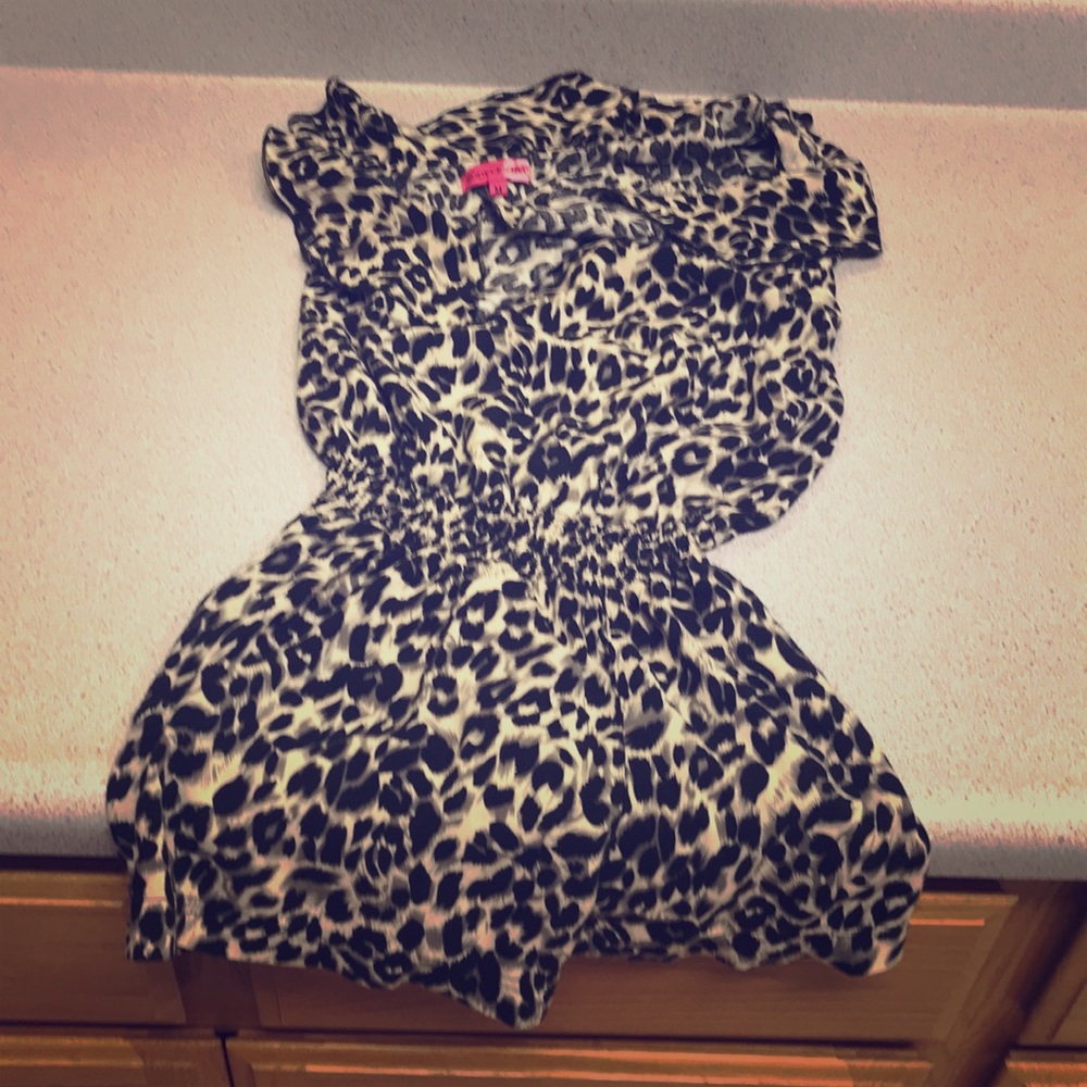 Body Central leopard print romper. Short sleeve.